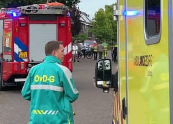 Straat in Eygelshoven afgezet na vondst dode in tuin