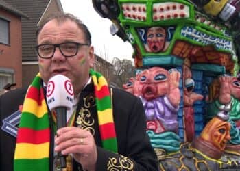 Kleurrijke optocht trok door Doenrade | Carnaval 2025 | ZO-NWS