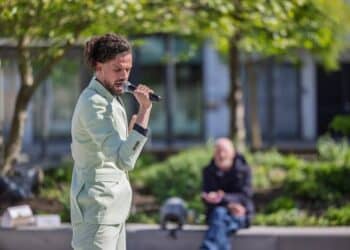 Kleurrijke Queer-verhalen verlichten het Grunsvenplein