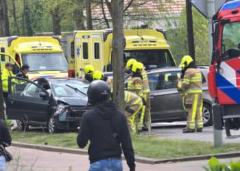 Inzittende bevrijd na verkeersongeval met drie auto’s op Heerenweg