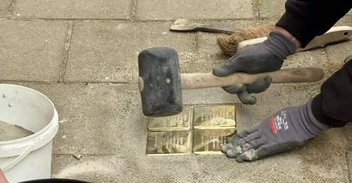 Herinnerend aan een Joodse jeugd: Jack Aldewereld plaatst ‘Stolpersteine’