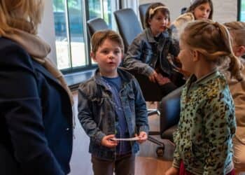 Basisschool Tarcisius op bezoek bij gemeente Heerlen
