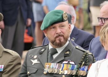 Viering van de 10de Internationale Veteranendag in Brunssum: Leerlingen VISTA college VEVA Defensie nemen deel