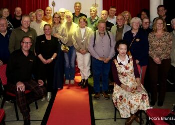 Feestelijke Overdracht: Gilde van Stadsprinsen en Prinsessen ontvangt oude Stadssleutels