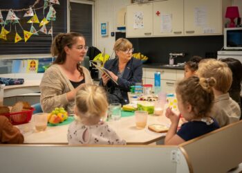 Gezond ontbijt en voorlezen bij kinderdagverblijf in Nuth