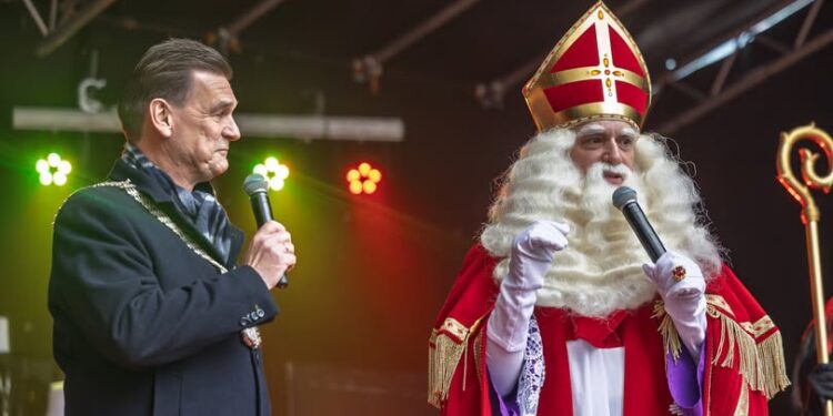 Sinterklaas arriveert feestelijk in Heerlen-Centrum