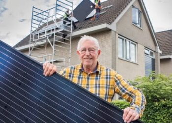 Schrijf een korte en pakkende titel in het Nederlands op basis van de onderstaande Facebooktekst: 🏡♻️ Wij maken je energielabel wél duidelijk Veel huiseigenaren vinden het lastig om hun energielabel te verbeteren. Dat blijkt uit onderzoek van de NOS (2025). Maar je staat er niet alleen voor. Onze energiespaarcoaches van de WoonWijzerWinkel Limburg helpen je stap voor stap verder. Zij kijken met je mee welke maatregelen passen bij jouw woning, zoals isolatie, zonnepanelen of een warmtepomp. Wil je snel inzicht? Via Parkstad Verduurzaamt krijg je nu 10% korting op het EnergieBespaarPlan (EBP). Daarmee krijg je een compleet persoonlijk advies, inclusief kosten, besparing en subsidies. Een beter energielabel betekent meer comfort én lagere kosten. Zo kun je de thermostaat vaker omhoog draaien, zonder dat je rekening stijgt. 👉 Bekijk jouw mogelijkheden: www.woonwijzerwinkel.nl/limburg #Energielabel #EnergieBesparen #Parkstd #Limburg #DuurzaamWonen #SamenDuurzaam.    Gebruik normale Nederlandse hoofdletterregels:   – Begin de titel met een hoofdletter.   – Gebruik hoofdletters bij plaatsnamen of namen van personen.   – Schrijf de rest van de titel zoals gebruikelijk, zonder onnodige hoofdletters.  Geef alleen de titel terug. Geen uitleg of extra tekst.