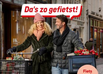 Schrijf een korte en pakkende titel in het Nederlands op basis van de onderstaande Facebooktekst: 🚲 Fiets de feestdagen tegemoet en win! Van 1 t/m 29 december kun je prijzen winnen door je december-inkopen op de fiets te doen. Ook kleine ritten tellen mee. Hoe vaker je fietst, hoe meer winkansen je opbouwt. De Da’s zo gefietst-app houdt dit automatisch bij, zodat jij alleen maar hoeft te fietsen!  🎁 Iedere week maak je kans op mooie prijzen:  • 10 goed gevulde kerstpakketten  • 5 cadeaukaarten van Bol  • 3 Dagje Uit bonnen  • En als hoofdprijs: een wellness dag voor twee!  Spring op je fiets, maak dat korte ritje en wie weet fiets je er met prijzen vandoor!   👉 Meer uitleg en direct meedoen: https://bit.ly/4rhHiEO  #posifiets #daszogefietst.    Gebruik normale Nederlandse hoofdletterregels:   – Begin de titel met een hoofdletter.   – Gebruik hoofdletters bij plaatsnamen of namen van personen.   – Schrijf de rest van de titel zoals gebruikelijk, zonder onnodige hoofdletters.  Geef alleen de titel terug. Geen uitleg of extra tekst.