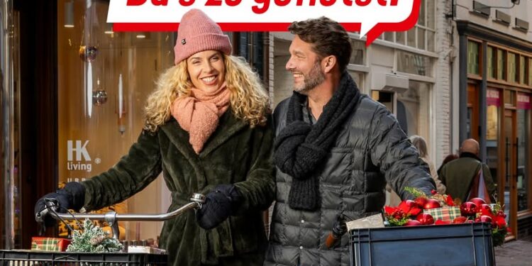 Schrijf een korte en pakkende titel in het Nederlands op basis van de onderstaande Facebooktekst: 🚲 Fiets de feestdagen tegemoet en win! Van 1 t/m 29 december kun je prijzen winnen door je december-inkopen op de fiets te doen. Ook kleine ritten tellen mee. Hoe vaker je fietst, hoe meer winkansen je opbouwt. De Da’s zo gefietst-app houdt dit automatisch bij, zodat jij alleen maar hoeft te fietsen!  🎁 Iedere week maak je kans op mooie prijzen:  • 10 goed gevulde kerstpakketten  • 5 cadeaukaarten van Bol  • 3 Dagje Uit bonnen  • En als hoofdprijs: een wellness dag voor twee!  Spring op je fiets, maak dat korte ritje en wie weet fiets je er met prijzen vandoor!   👉 Meer uitleg en direct meedoen: https://bit.ly/4rhHiEO  #posifiets #daszogefietst.    Gebruik normale Nederlandse hoofdletterregels:   – Begin de titel met een hoofdletter.   – Gebruik hoofdletters bij plaatsnamen of namen van personen.   – Schrijf de rest van de titel zoals gebruikelijk, zonder onnodige hoofdletters.  Geef alleen de titel terug. Geen uitleg of extra tekst.