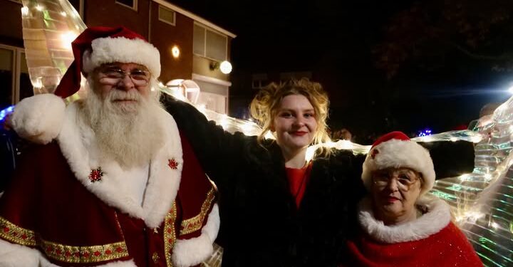 Maak een aansprekende titel bij dit bericht. Plaats geen andere tekst in de titel.Het Kersthuis van Brunssum straalt als nooit tevoren Het inmiddels wereldberoemde Kersthuis van Brunssum, het huis van J…