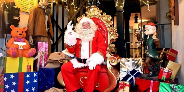 Schrijf een korte en pakkende titel in het Nederlands op basis van de onderstaande Facebooktekst: Wist je dat de Kerstman dit jaar weer in Schacht Nulland logeert en je bij hem op bezoek kunt? Op 20 en 21 december verwelkomt de Kerstman je in de Kerkraadse mijnschacht! 🎅 🎨 Kinderen kunnen een creatie maken bij de kerstknutseltafel en kunnen hier een leuke prijs mee winnen!  🚂 Maak een ritje met de miniatuur stoomtrein 🎥 In de theaterwagen is een korte film te zien over het mijnverleden 🎶 Kerstmuziek en lekkers maken de sfeer compleet! Kom je langs? Meer informatie en het volledige programma van het winterevent vind je op https://bit.ly/48KwGqV Let op: in de omgeving van Schacht Nulland is de parkeergelegenheid zeer beperkt. Er rijdt een gratis Kerst Shuttle (pendelbus) van Kerkrade-Centrum (Markt) naar Schacht Nulland.    Gebruik normale Nederlandse hoofdletterregels:   – Begin de titel met een hoofdletter.   – Gebruik hoofdletters bij plaatsnamen of namen van personen.   – Schrijf de rest van de titel zoals gebruikelijk, zonder onnodige hoofdletters.  Geef alleen de titel terug. Geen uitleg of extra tekst.