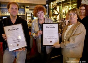Maak een aansprekende titel bij dit bericht. Plaats geen andere tekst in de titel.Erepenning voor Tristan en Donna. Burgemeester Wilma van der Rijt reikte daar de Erepenning van de gemeente Brunssum uit…
