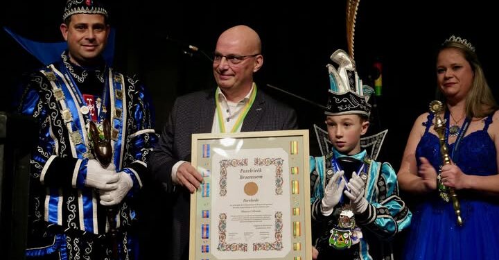 Maak een aansprekende titel bij dit bericht. Plaats geen andere tekst in de titel.Maurice Velraeds benoemd tot 54ste Parelorde-drager Tijdens een feestelijke avond in de Brikke Oave is op vrijdag de 54s…