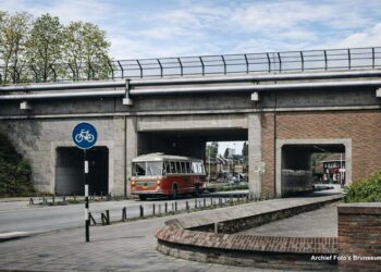 Maak een aansprekende titel bij dit bericht. Plaats geen andere tekst in de titel.Kun jij  je dit nog herinneren of de andere brug Zeg het maar. #oudefotos #archief #archieffotos #Brunssum #fotosBrunssu…