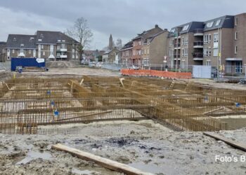 Maak een aansprekende titel bij dit bericht. Plaats geen andere tekst in de titel.Nieuwbouw Dorpstraat en Prins Hendriklaan Deel 5 Daar verrijst een modern houtbouwproject met 39 sociale huurappartement…
