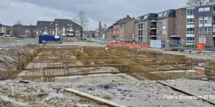 Maak een aansprekende titel bij dit bericht. Plaats geen andere tekst in de titel.Nieuwbouw Dorpstraat en Prins Hendriklaan Deel 5 Daar verrijst een modern houtbouwproject met 39 sociale huurappartement…