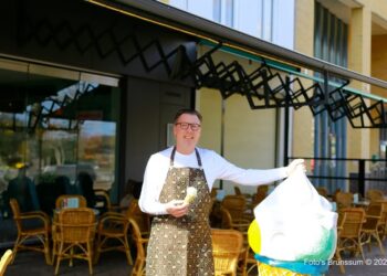 Maak een aansprekende titel bij dit bericht. Plaats geen andere tekst in de titel.Pfff, hèhè, Hoe weet je dat de zomer er weer aankomt als je in Brunssum woont? Dan gaan Bij ijssalon Oberije de deuren w…
