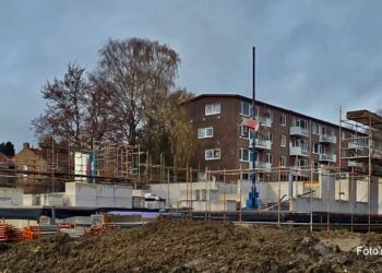 Maak een aansprekende titel bij dit bericht. Plaats geen andere tekst in de titel.De nieuwbouw Regentessestraat. De woningen worden gebouwd als urban villa’s in een bestaande groene omgeving. Veel bomen…