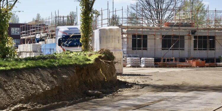 Maak een aansprekende titel bij dit bericht. Plaats geen andere tekst in de titel.De nieuwbouw Regentessestraat  De woningen worden gebouwd als urban villa’s in een bestaande groene omgeving. Veel bomen…
