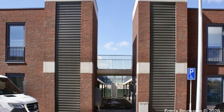 Maak een aansprekende titel bij dit bericht. Plaats geen andere tekst in de titel.Nieuwbouw Hof van Treebeek is klaar De voormalige Lidl aan de Schildstraat staan nu 20 nieuwe woningen. Tussen de Schild…