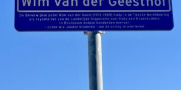 Maak een aansprekende titel bij dit bericht. Plaats geen andere tekst in de titel.In de Noord-Hollandse plaats Beverwijk wordt de herinnering aan pater Wim van der Geest levend gehouden met een bijzonde…