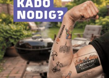 Schrijf een korte en pakkende titel in het Nederlands op basis van de onderstaande Facebooktekst: Geen zin om dadelijk wéér met een paar sokken of een douchegel aan te komen zetten voor Vaderdag? Geef hem dit jaar iets waar hij écht wat aan heeft! Met de Beleef Kerkrade Kadokaart shopt pap zijn eigen favoriete speciaalbier, barbecue-vlees, boeken of gereedschap gewoon lekker lokaal bij onze eigen ondernemers. 🥩🍺🛠️ Check alle deelnemende lokale ondernemers en verkooppunten via https://www.beleefkerkrade.nl/kadokaart/.    Gebruik normale Nederlandse hoofdletterregels:   – Begin de titel met een hoofdletter.   – Gebruik hoofdletters bij plaatsnamen of namen van personen.   – Schrijf de rest van de titel zoals gebruikelijk, zonder onnodige hoofdletters.  Geef alleen de titel terug. Geen uitleg of extra tekst.