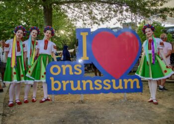 Maak een aansprekende titel bij dit bericht. Plaats geen andere tekst in de titel.Opening Parade Brunssum DEEL 1 Parade Brunssum  #ParadeBrunssum #dans #Muziek #Samenzijn #muziekverbindt #Kampvuur #Bele…