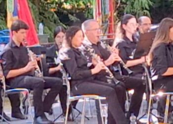 Maak een aansprekende titel bij dit bericht. Plaats geen andere tekst in de titel.Vandaag opnieuw genoten van prachtige klanken in het Openluchttheater. Het internationale orkest Agrupación Musical Aban…