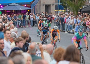 Schrijf een korte en pakkende titel in het Nederlands op basis van de onderstaande Facebooktekst: Franssen Franken Ronde 2026 | 31 juli De eerste vrijdag na de Tour de France betekent in Heerlen al jarenlang maar één ding: de Franssen Franken Ronde. Terwijl kleurrijke teamshirts door de straten razen, verzamelen wielerliefhebbers zich in het hart van de stad voor een dag vol topsport en gezelligheid. Naast de strijd om de winst van de elitewielrenners staat ook het paracycling, met boegbeeld Mitch Valize, weer op het programma. Traditiegetrouw beginnen de festiviteiten al in de middag om 15:00 en wordt er na de finish nog volop nagepraat en gefeest op de pleinen. 📅 Vrijdag 31 juli 🕚 Vanaf 15:00 📍 Heerlen-Centrum Gemeente Heerlen FranssenFranken Ronde Heerlen.    Gebruik normale Nederlandse hoofdletterregels:   – Begin de titel met een hoofdletter.   – Gebruik hoofdletters bij plaatsnamen of namen van personen.   – Schrijf de rest van de titel zoals gebruikelijk, zonder onnodige hoofdletters.  Geef alleen de titel terug. Geen uitleg of extra tekst.
