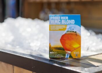 Schrijf een korte en pakkende titel in het Nederlands op basis van de onderstaande Facebooktekst: Heb jij ‘m al geproefd? WMC Blond is op de tap en de fles te verkrijgen tijdens BLOW by WMC Kerkrade. WMC Blond is een fris blond bier met een alcoholpercentage van 6,5% en is gebrouwen voor lange, zomerse dagen. Proost op 75 jaar WMC Kerkrade! 🍻. Gebruik normale Nederlandse hoofdletterregels: – Begin de titel met een hoofdletter. – Gebruik hoofdletters bij plaatsnamen of namen van personen. – Schrijf de rest van de titel zoals gebruikelijk, zonder onnodige hoofdletters. Geef alleen de titel terug. Geen uitleg of extra tekst.