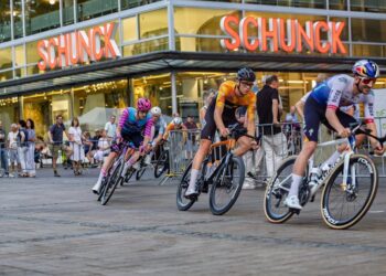 Schrijf een korte en pakkende titel in het Nederlands op basis van de onderstaande Facebooktekst: Wielersport voerde gisteren de boventoon in het centrum van Heerlen. 🚴 Van de eerste wedstrijden tot de profkoers en de gezelligheid op de pleinen stond alles in het teken van de Franssen Franken Ronde. Wouter Poels mocht na afloop de overwinning van de Franssen Franken Ronde Heerlen op zijn naam schrijven 🏆 Tim van Dijke en Huub Artz maakten het podium compleet en Mike Teunissen was de snelste in de sprint van het peloton. 📸 [ o ] luclodder fotografie Gemeente Heerlen FranssenFranken Ronde Heerlen.    Gebruik normale Nederlandse hoofdletterregels:   – Begin de titel met een hoofdletter.   – Gebruik hoofdletters bij plaatsnamen of namen van personen.   – Schrijf de rest van de titel zoals gebruikelijk, zonder onnodige hoofdletters.  Geef alleen de titel terug. Geen uitleg of extra tekst.