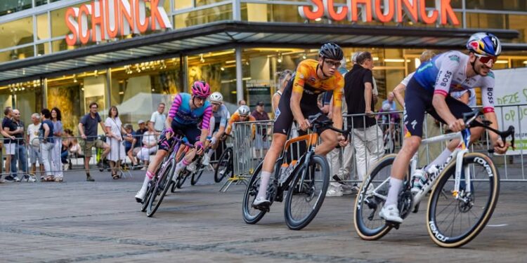 Schrijf een korte en pakkende titel in het Nederlands op basis van de onderstaande Facebooktekst: Wielersport voerde gisteren de boventoon in het centrum van Heerlen. 🚴 Van de eerste wedstrijden tot de profkoers en de gezelligheid op de pleinen stond alles in het teken van de Franssen Franken Ronde. Wouter Poels mocht na afloop de overwinning van de Franssen Franken Ronde Heerlen op zijn naam schrijven 🏆 Tim van Dijke en Huub Artz maakten het podium compleet en Mike Teunissen was de snelste in de sprint van het peloton. 📸 [ o ] luclodder fotografie Gemeente Heerlen FranssenFranken Ronde Heerlen.    Gebruik normale Nederlandse hoofdletterregels:   – Begin de titel met een hoofdletter.   – Gebruik hoofdletters bij plaatsnamen of namen van personen.   – Schrijf de rest van de titel zoals gebruikelijk, zonder onnodige hoofdletters.  Geef alleen de titel terug. Geen uitleg of extra tekst.