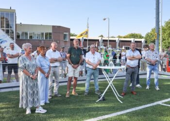 Schrijf een korte en pakkende titel in het Nederlands op basis van de onderstaande Facebooktekst: Van vrijdag 7 augustus tot en met zondag 9 augustus vindt het Jacques Koole Toernooi plaats op Sportpark Kaalheide! Op vrijdag wordt een wedstrijd gespeeld tussen oud-spelers van Roda JC Kerkrade en veteranen uit het Kerkraadse amateurvoetbal. Op zaterdag staat de Beleef Kerkrade Cup op het programma en op zondag wordt een toernooi gespeeld tussen jeugdteams van profclubs uit verschillende landen. Kom gerust een kijkje nemen! ⚽. Gebruik normale Nederlandse hoofdletterregels: – Begin de titel met een hoofdletter. – Gebruik hoofdletters bij plaatsnamen of namen van personen. – Schrijf de rest van de titel zoals gebruikelijk, zonder onnodige hoofdletters. Geef alleen de titel terug. Geen uitleg of extra tekst.