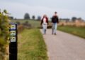 Schrijf een korte en pakkende titel in het Nederlands op basis van de onderstaande Facebooktekst: Erop uit in de zomervakantie! Stippel zelf de mooiste wandelingen uit met Knopen Lopen! 🚶 Via knopenlopenzuidlimburg.nl stel je je route samen. Wandel langs knooppunten, die onderweg met bordjes zijn aangegeven.  Bij de VVV in HuB.Kerkrade zijn knooppuntenkaarten en themaroutes verkrijgbaar. Trek dus je wandelschoenen aan en ga lekker op pad! 🥾.    Gebruik normale Nederlandse hoofdletterregels:   – Begin de titel met een hoofdletter.   – Gebruik hoofdletters bij plaatsnamen of namen van personen.   – Schrijf de rest van de titel zoals gebruikelijk, zonder onnodige hoofdletters.  Geef alleen de titel terug. Geen uitleg of extra tekst.