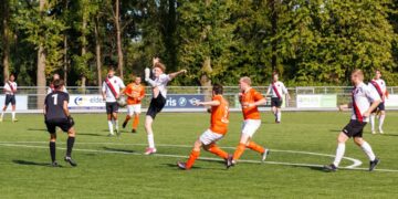 Schrijf een korte en pakkende titel in het Nederlands op basis van de onderstaande Facebooktekst: Het gehele weekend stond in het teken van voetbal. Op vrijdag speelde oud-spelers van Roda JC Kerkrade en veteranen uit het Kerkraadse amateurvoetbal een wedstrijd. Op zaterdag was de Beleef Kerkrade Cup en zondag het Jacques Koole Toernooi tussen jeugdteams van profclubs uit verschillende landen! Wethouder Nicolle Heijltjes reikte de prijzen uit. KVC Oranje heeft de Beleef Kerkrade Cup gewonnen en Roda JC Kerkrade 019 het Jacques Koole toernooi. Gefeliciteerd en leuk dat jullie er waren! 🧡.    Gebruik normale Nederlandse hoofdletterregels:   – Begin de titel met een hoofdletter.   – Gebruik hoofdletters bij plaatsnamen of namen van personen.   – Schrijf de rest van de titel zoals gebruikelijk, zonder onnodige hoofdletters.  Geef alleen de titel terug. Geen uitleg of extra tekst.